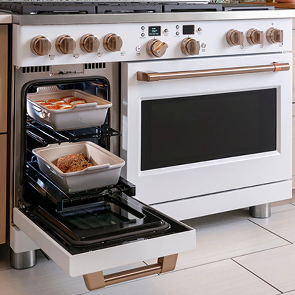 48 in Smart Free Standing Dual-Fuel Commercial-Style Range with 6 Burners and Griddle - Image 5