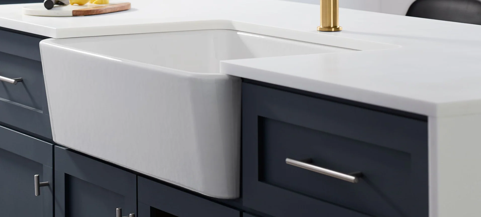 Crue Touchless Pull-Down Kitchen Sink Faucet and Three-Function Sprayhead - Image 5