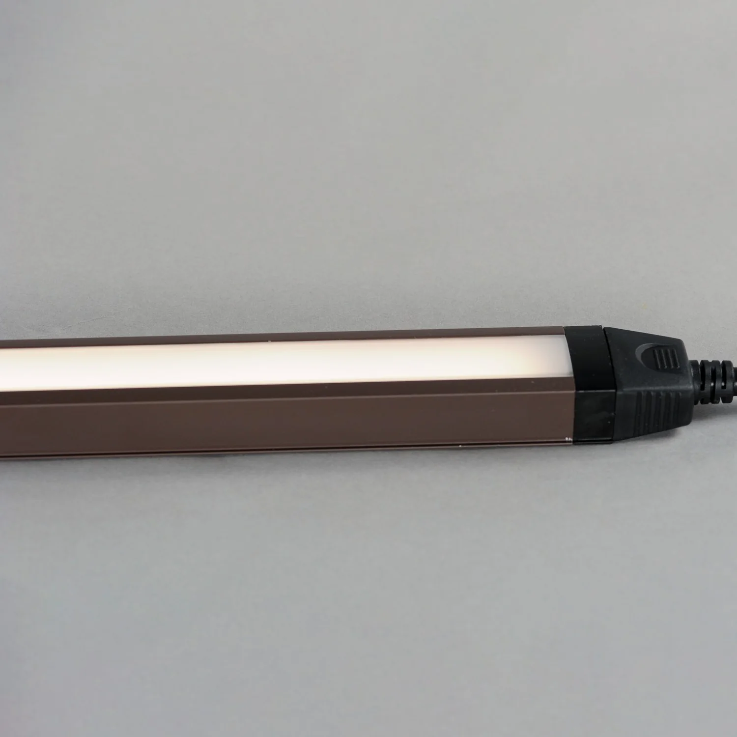 CounterMax 18 in Integrated LED Under Cabinet Light, Bronze - Image 4