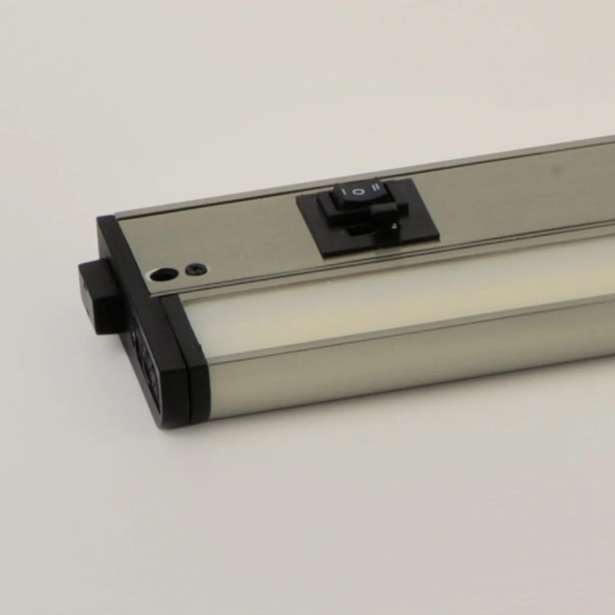CounterMax 18 in Integrated LED Under Cabinet Light, Satin Nickel - Image 3