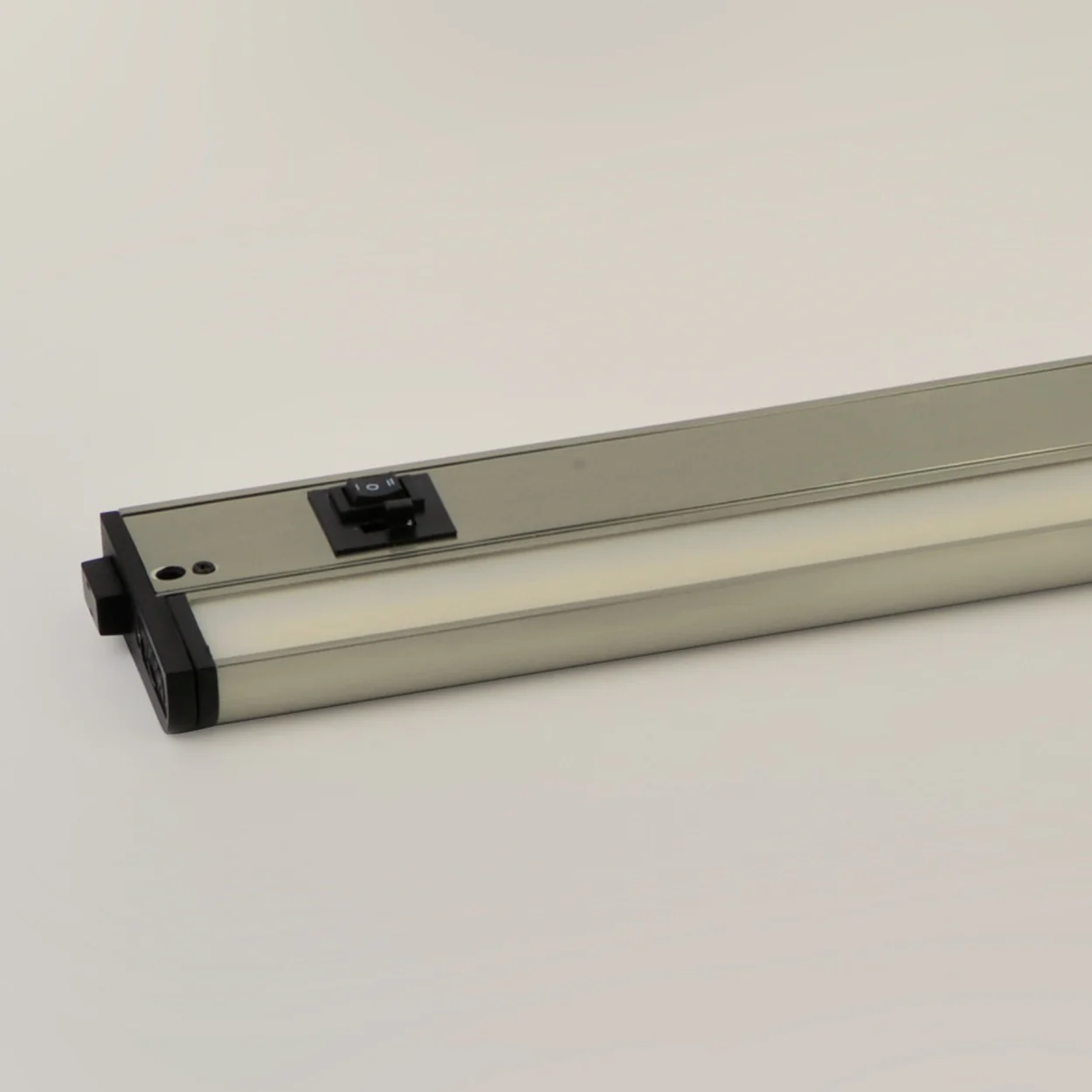 CounterMax 30 in Integrated LED Under Cabinet Light, Satin Nickel - Image 3